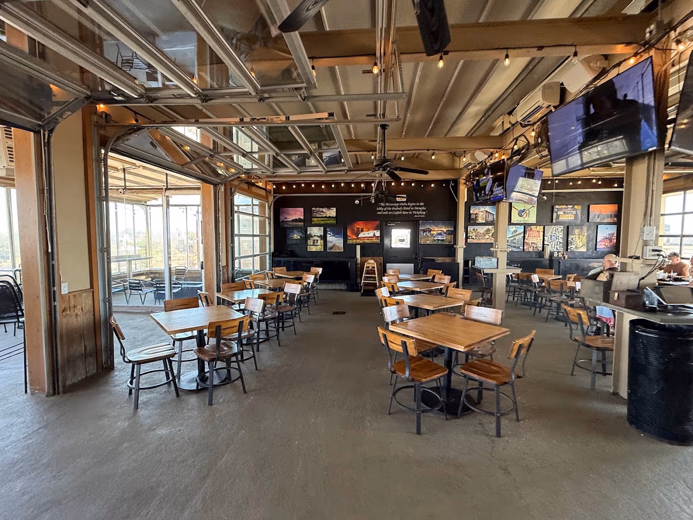 10 South Rooftop Bar & Grill