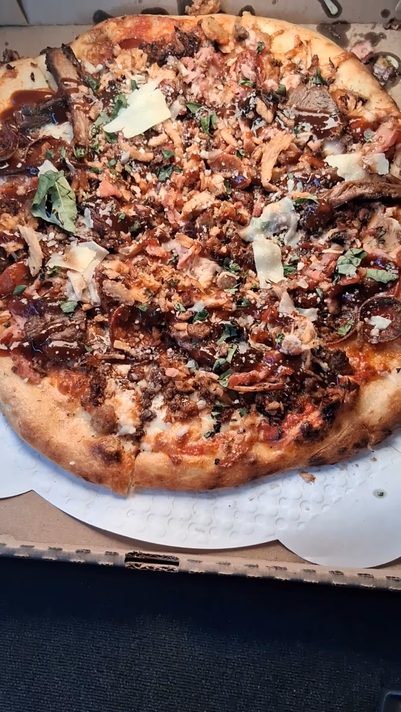 1000° Wood Fired Pizza photo 3
