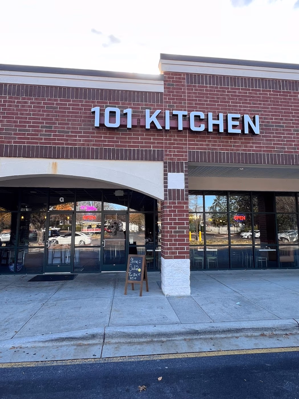 101 Kitchen photo 2
