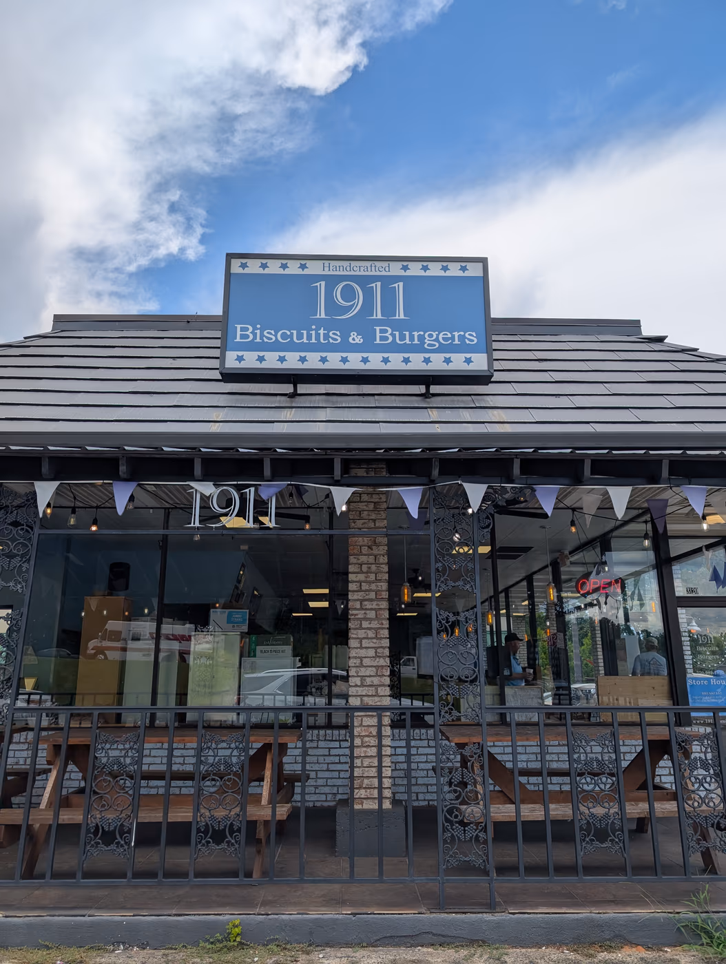1911 Biscuits & Burgers