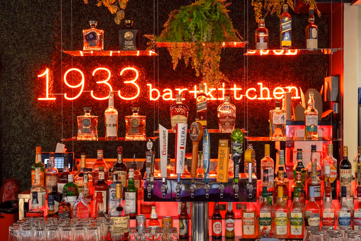 1933 bar+kitchen