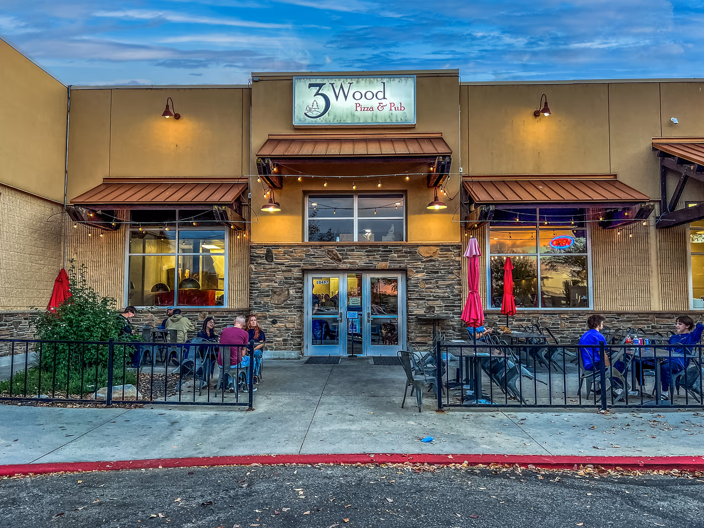 3 Wood Pizza and Pub