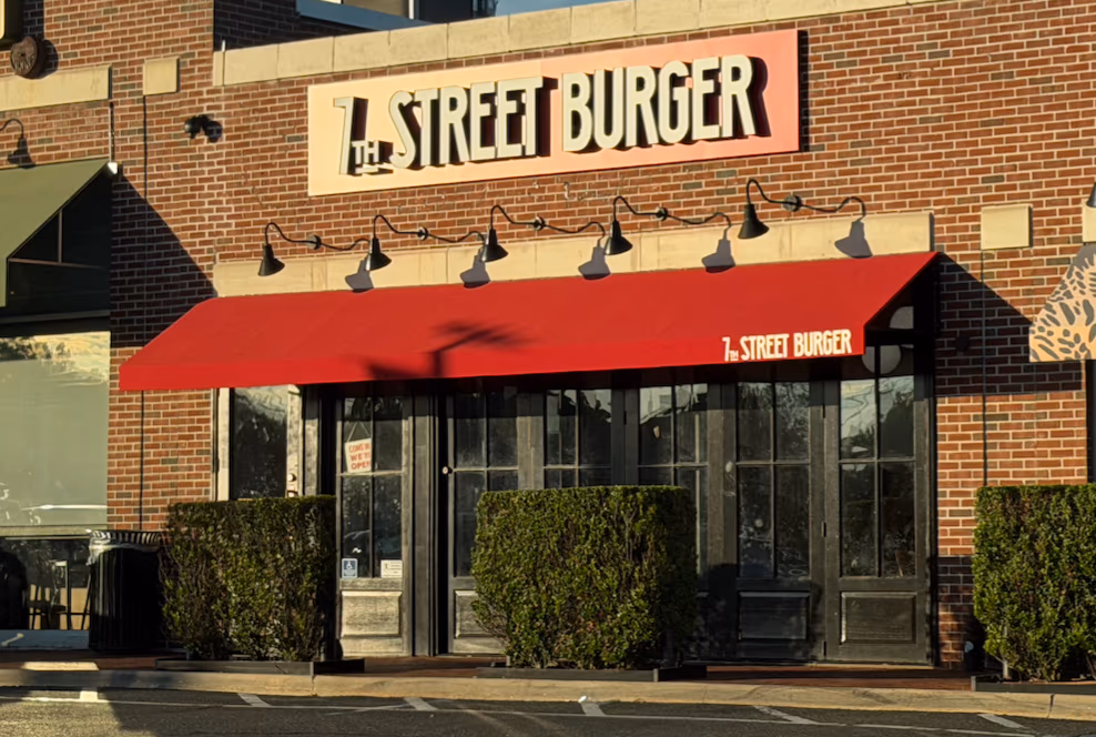 7th Street Burger Mineola photo 2