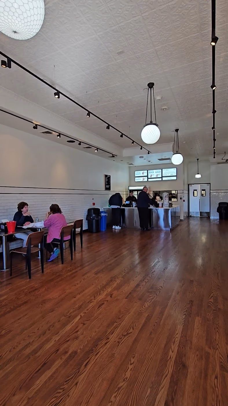 7th Street Burger Mineola photo 4