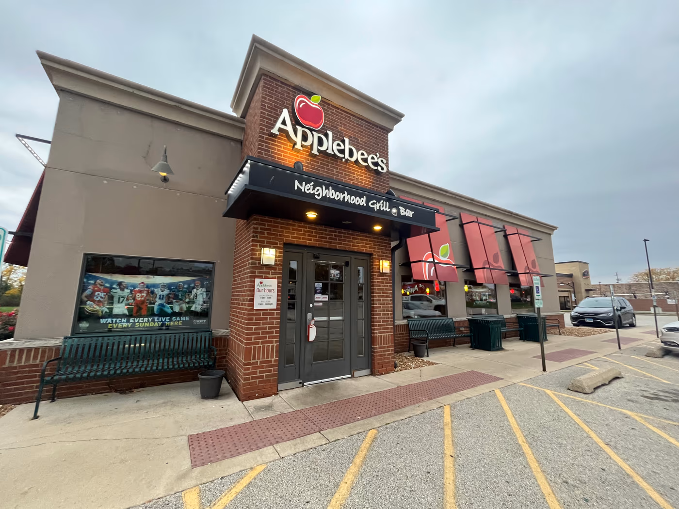 Applebee's Grill + Bar photo 2
