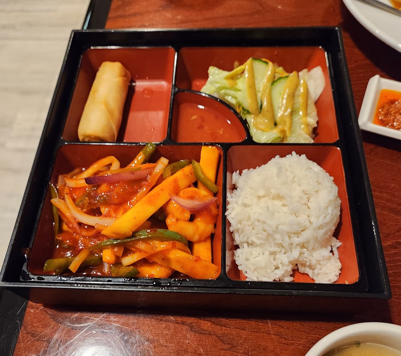 Banana Leaves Asian Restaurant & Sushi Bar photo 2
