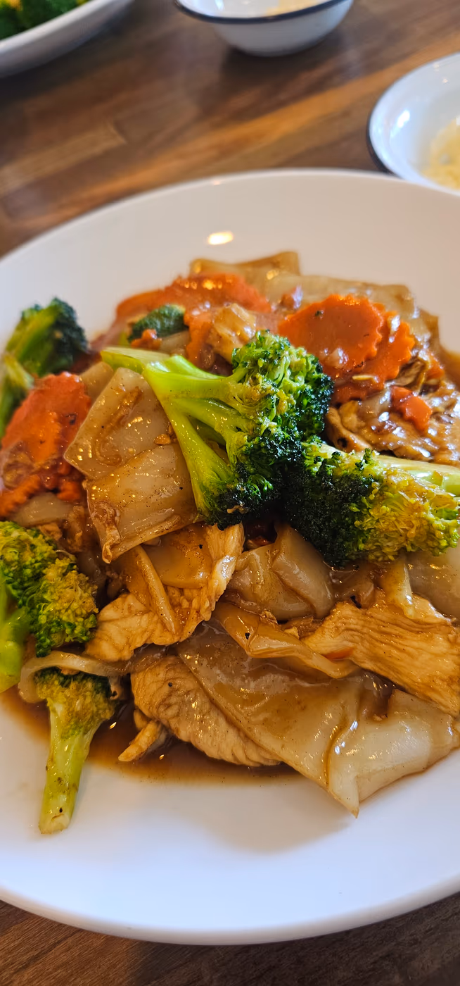 Basil Leaf Thai Cuisine (OHIO) photo 4