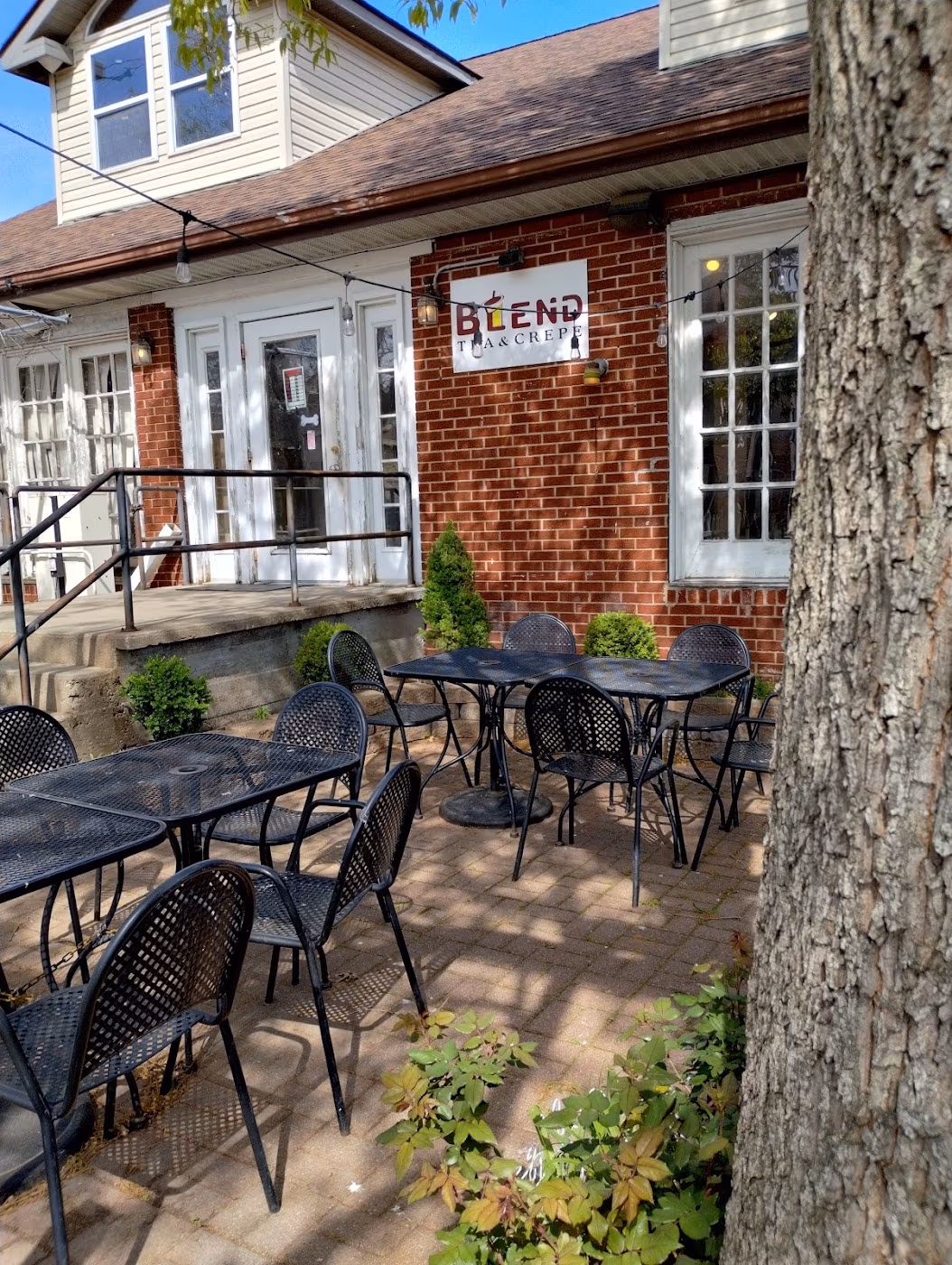Blend Tea and Crepe Lounge