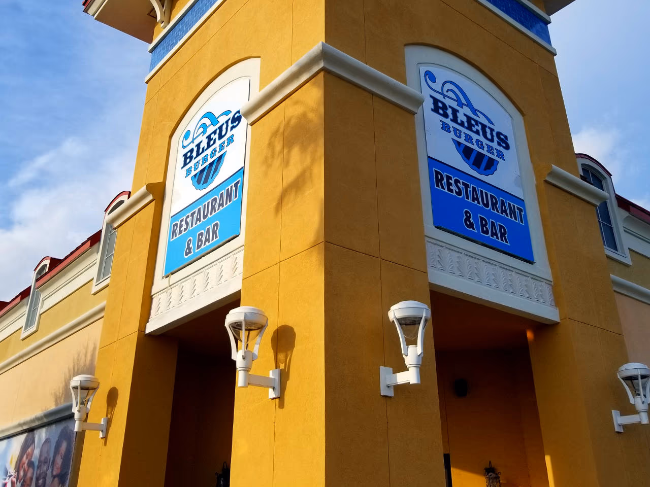 Bleus Burger Restaurant and Bar