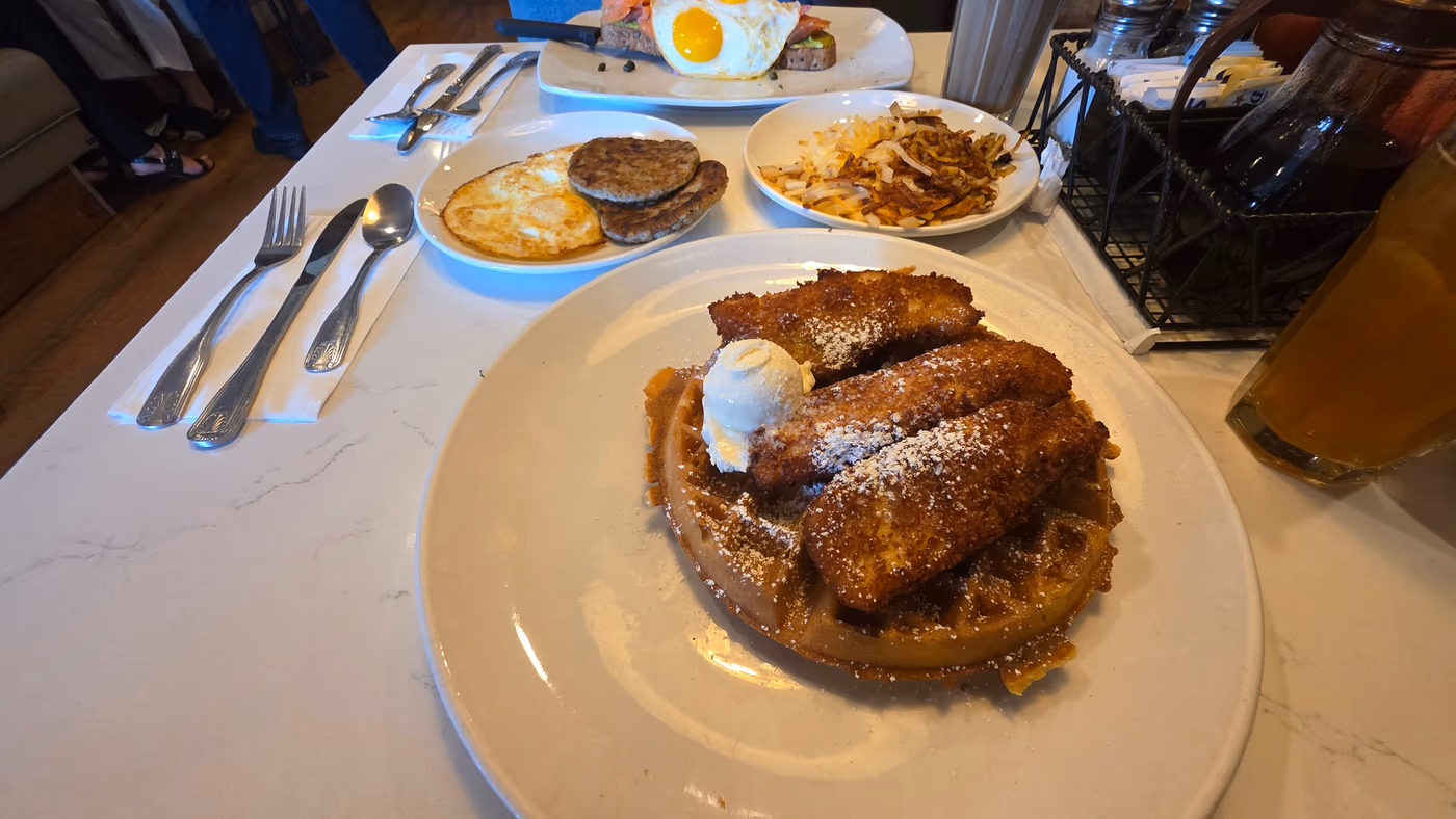 Broken Yolk Cafe photo 4