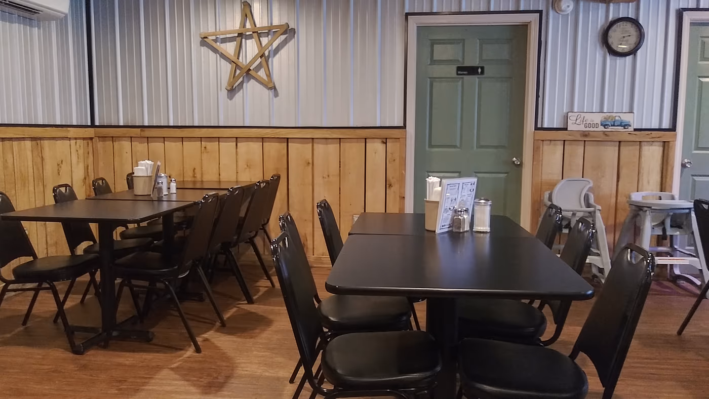 Bully's On Main St. photo 4