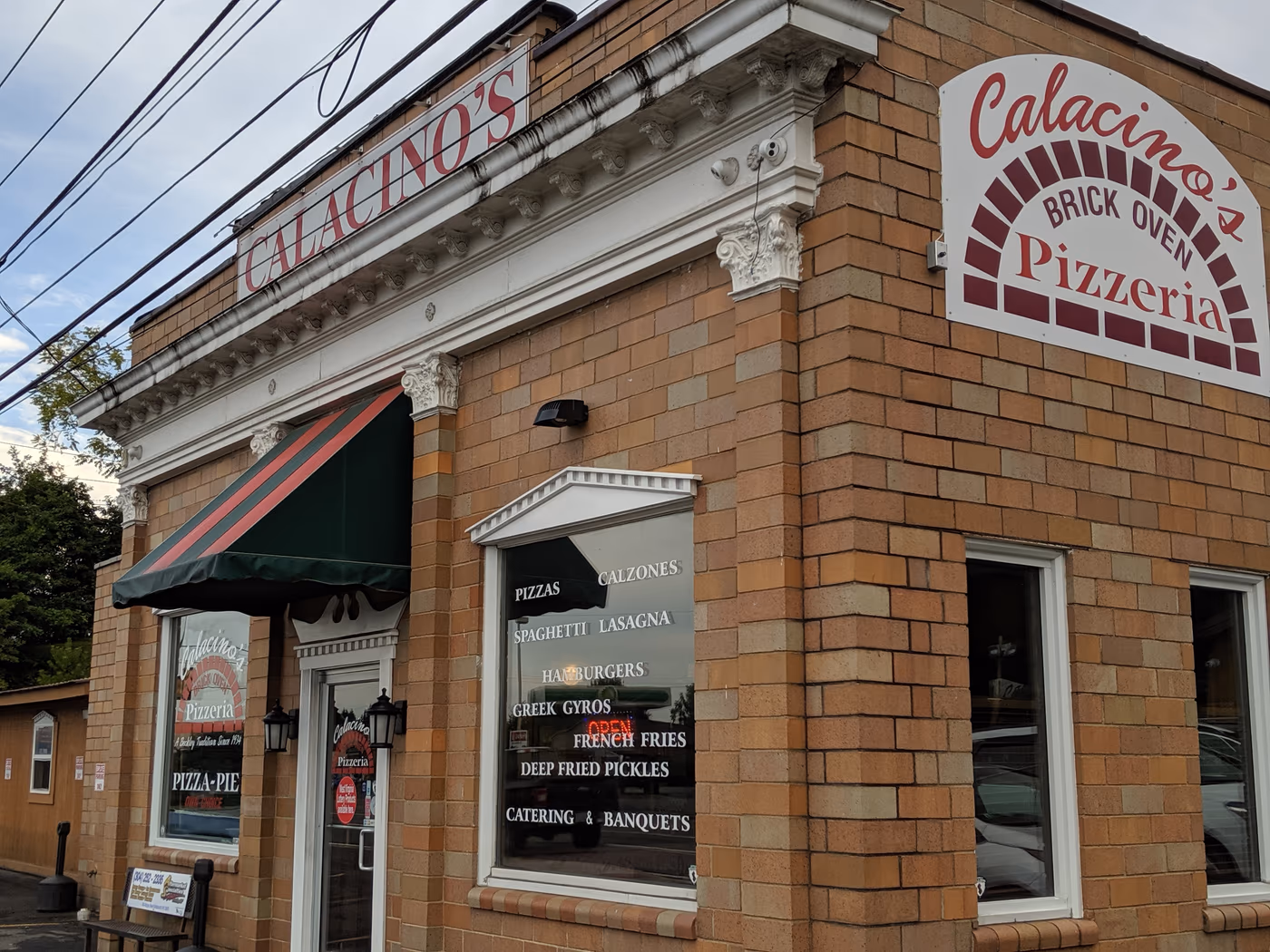 Calacinos Pizzeria and Sports Bar
