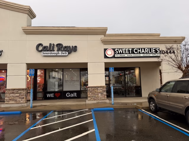 Cali Rays Sourdough Deli & Sweet Charlies photo 4