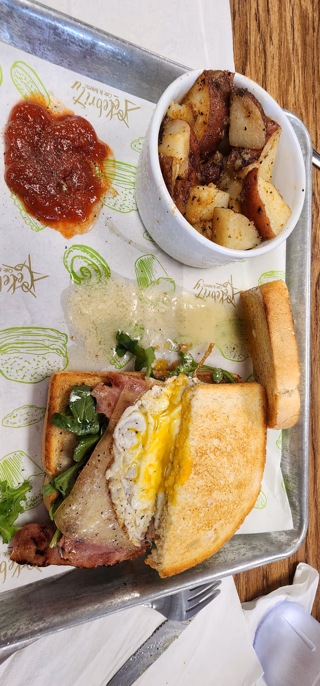 Celebrity Diner and Bakery photo 2