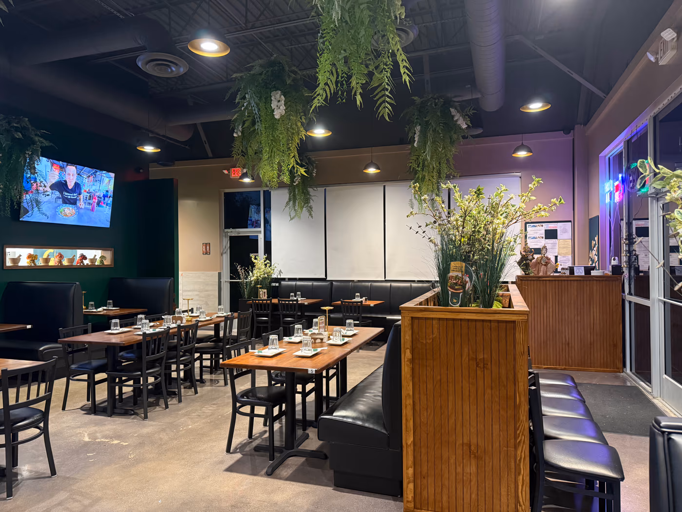 Chang Yai Thai Noodle & Cafe