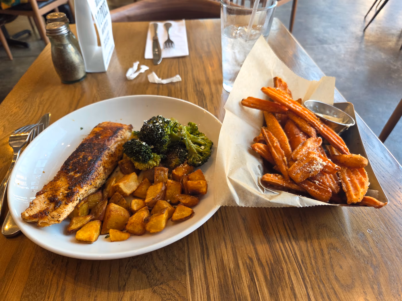 Charlo's Provisions & Eatery photo 3