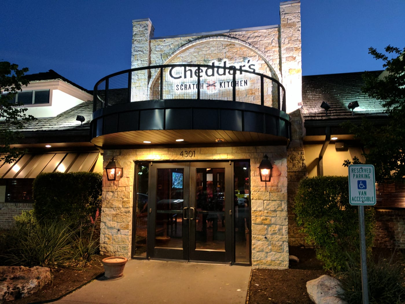 Cheddar's Scratch Kitchen