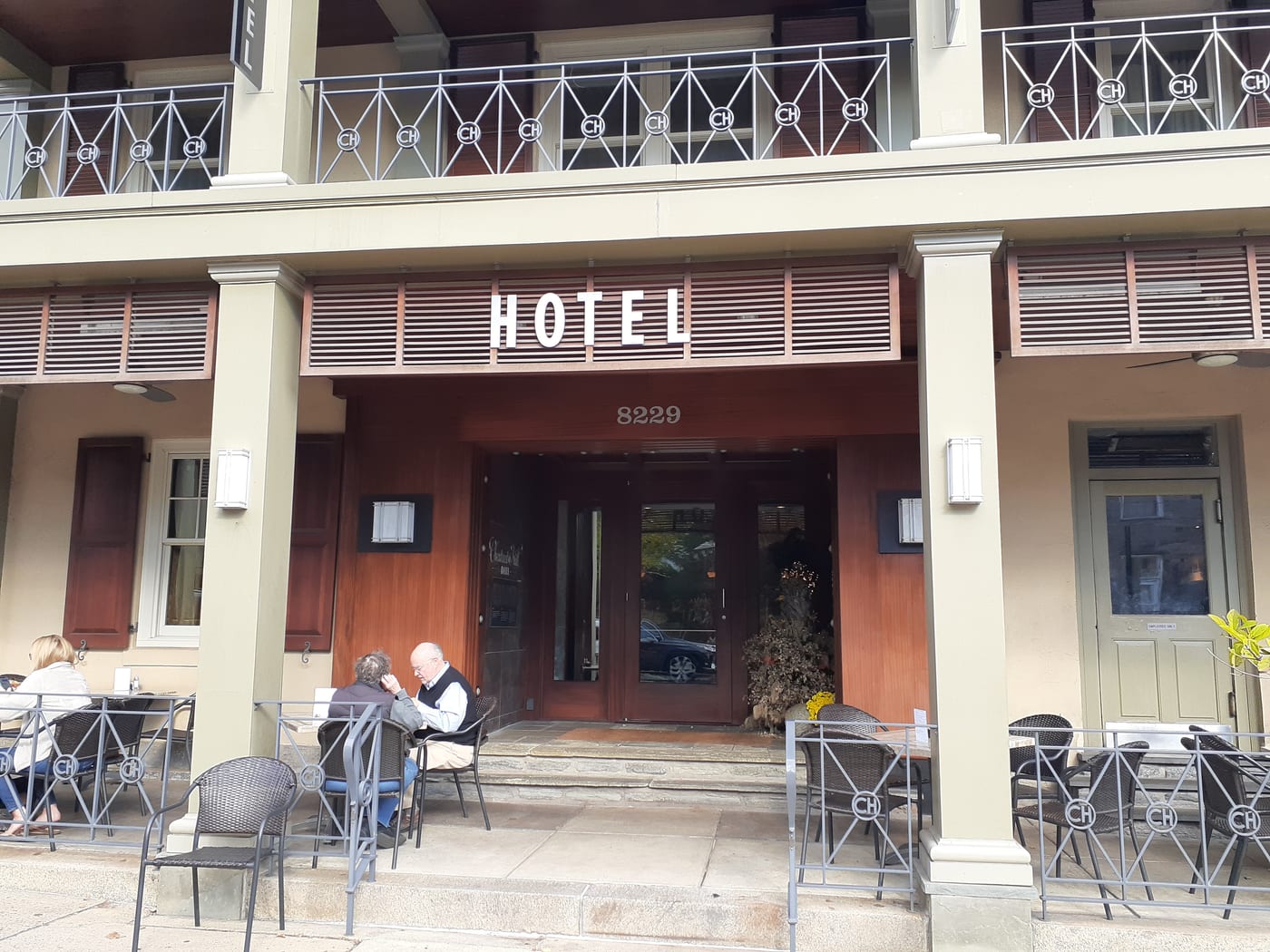 Chestnut Grill and Sidewalk Cafe