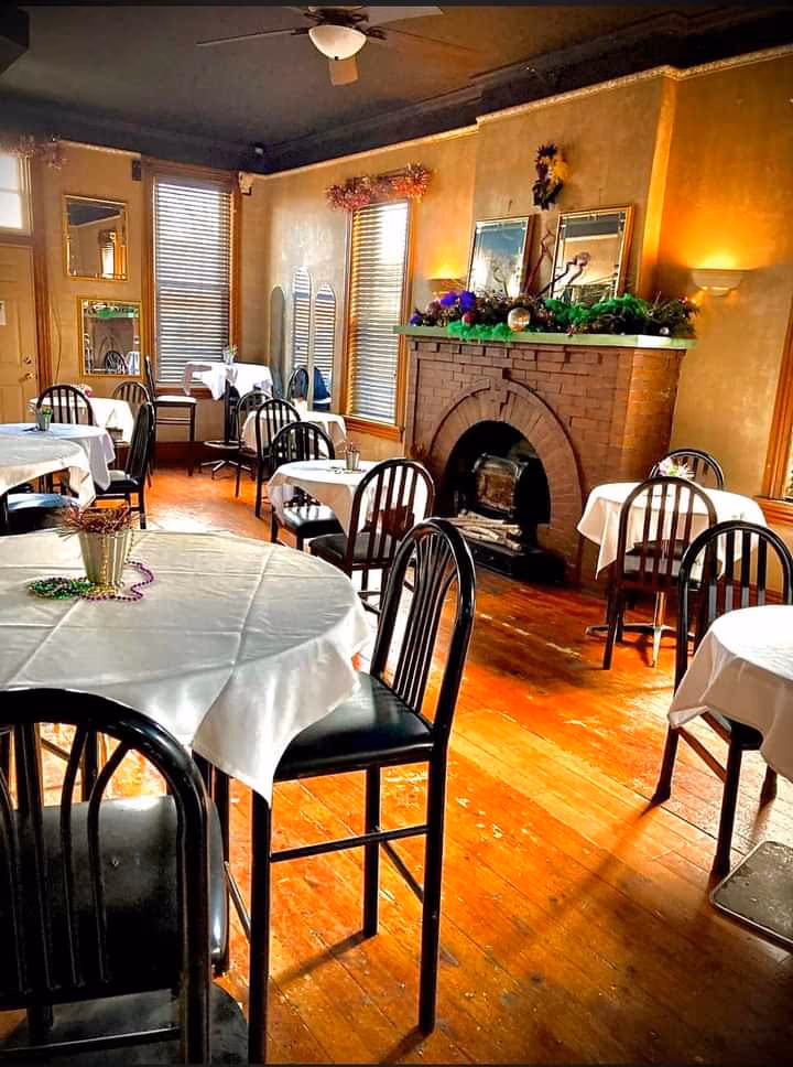 Clover Club Sports Tavern & Eatery photo 2