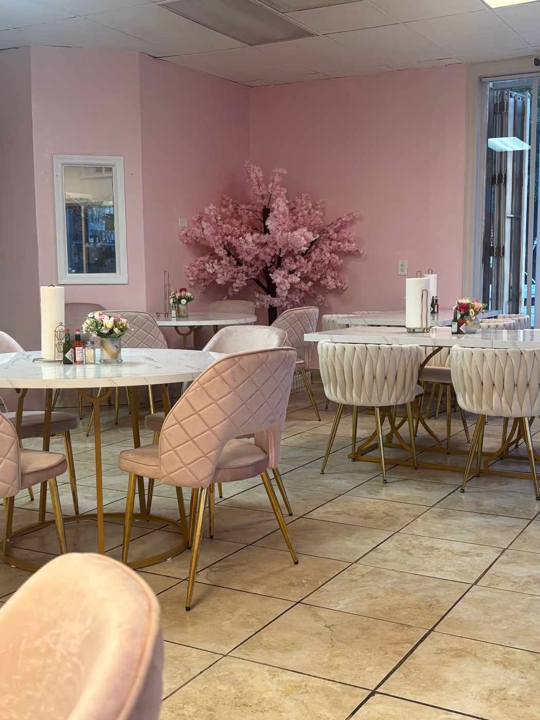 Coffe and restaurant Gennesis