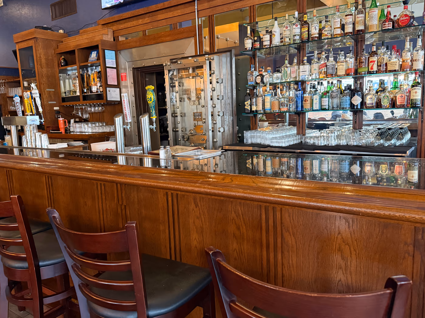 Cosmos | Bar & Grill
