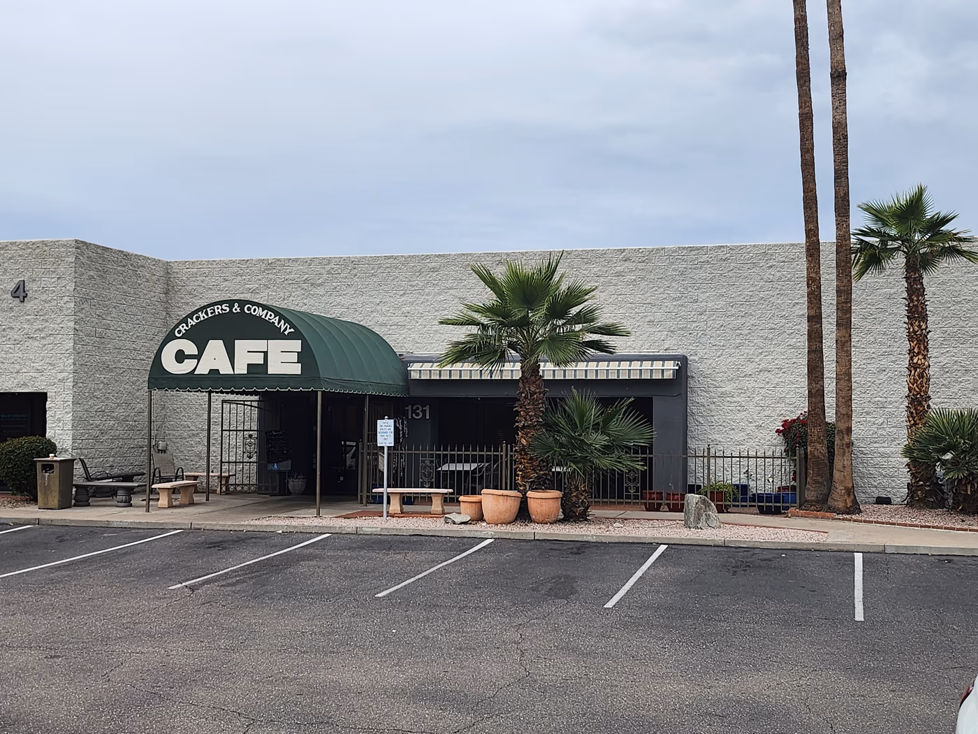 Crackers & Co. Cafe