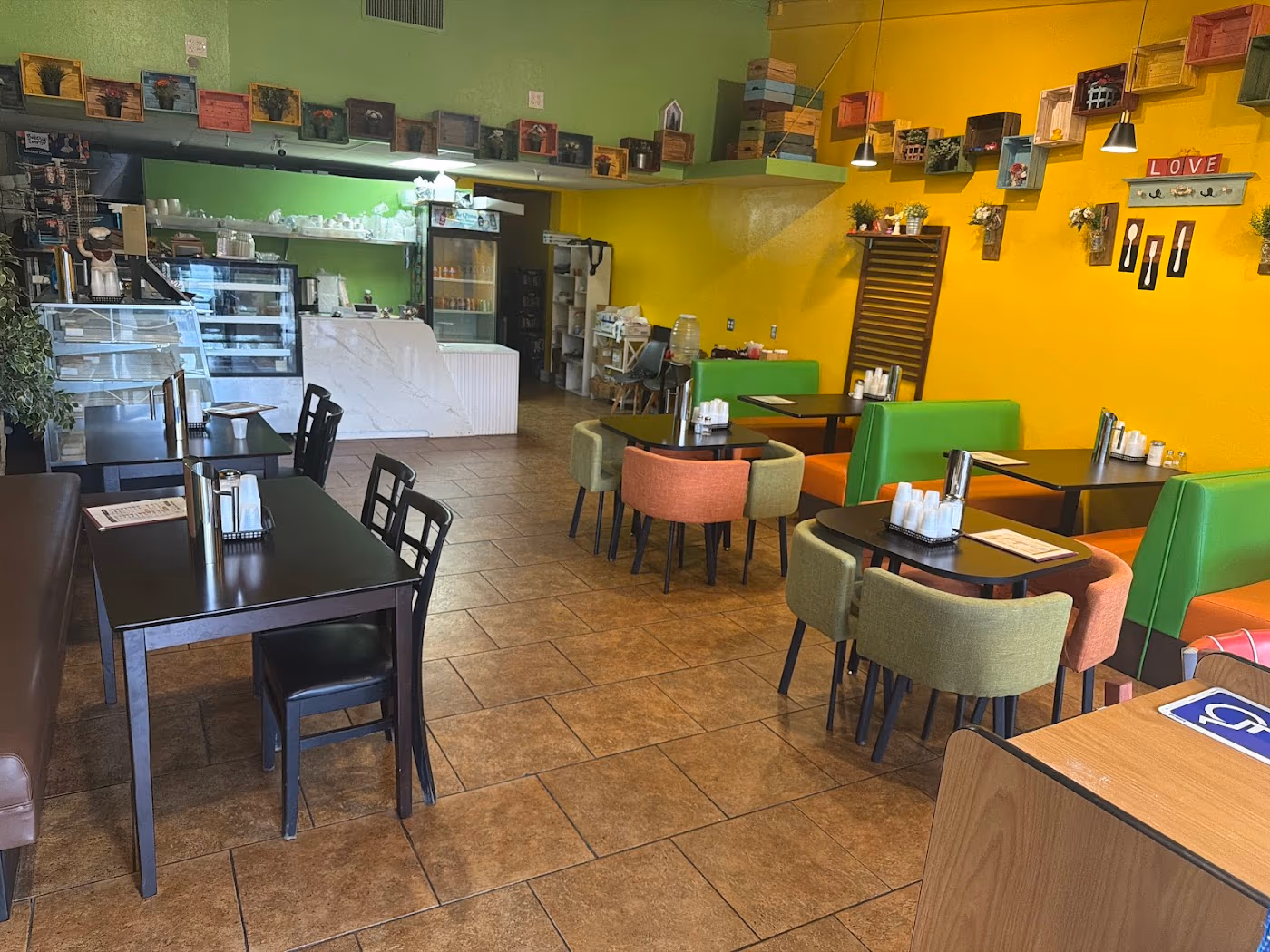 DAKSHIN TIFFINS AND BIRYANI POINT ( pure Indian vegetarian restaurant and bakery)