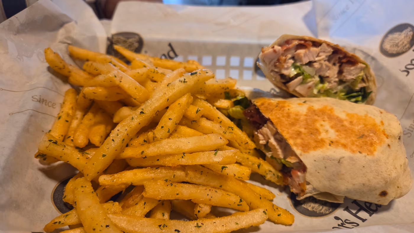 Decades Pub and Grub photo 4