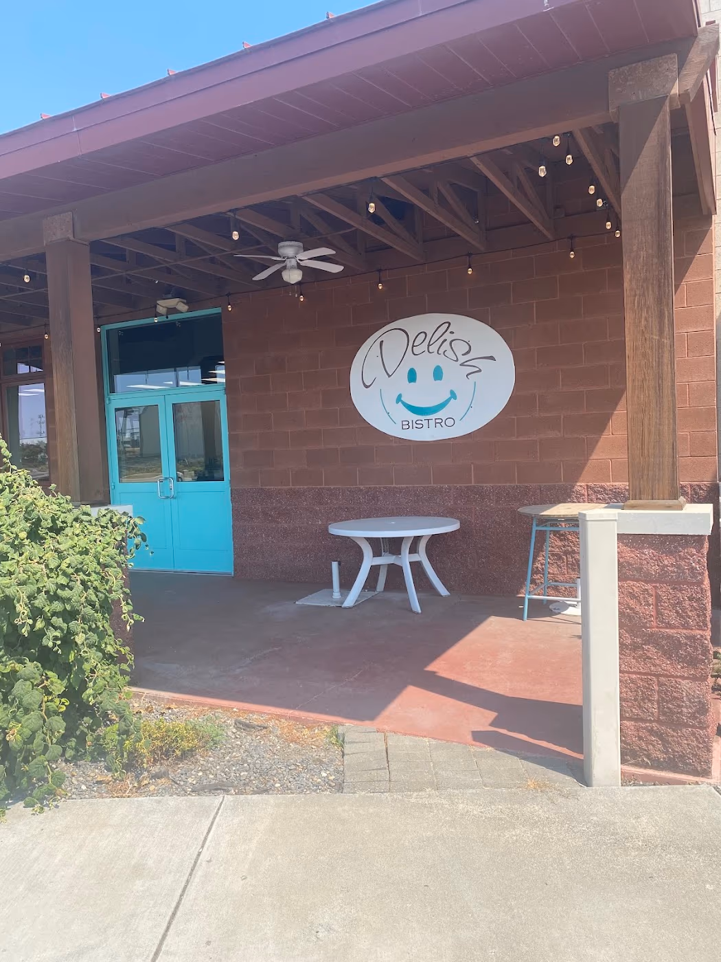 Delish Bistro