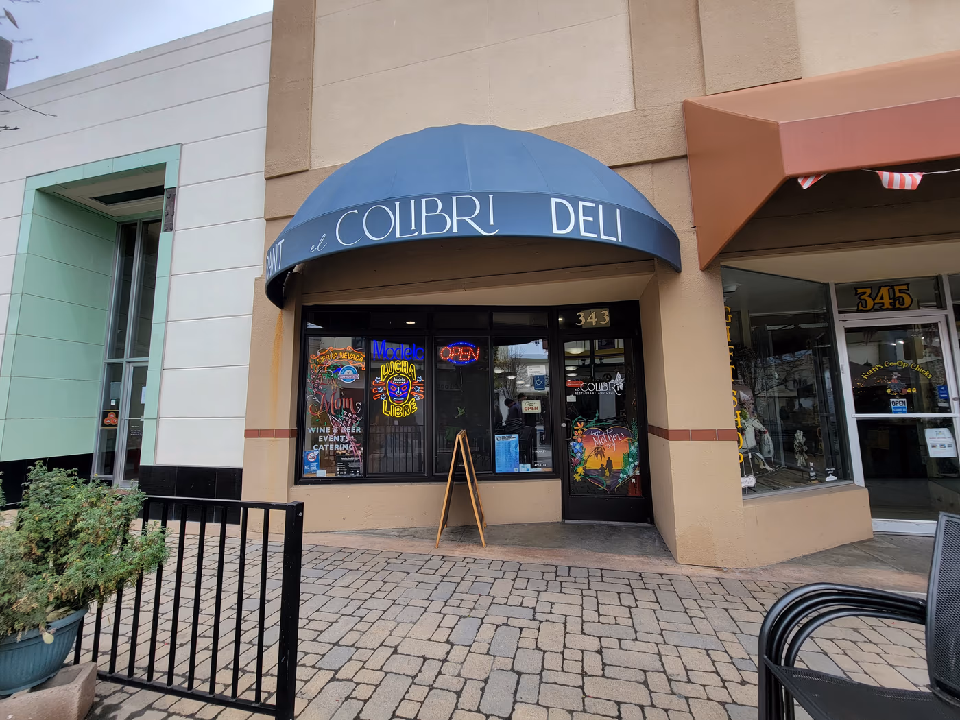 El Colibrí | Restaurant and Deli