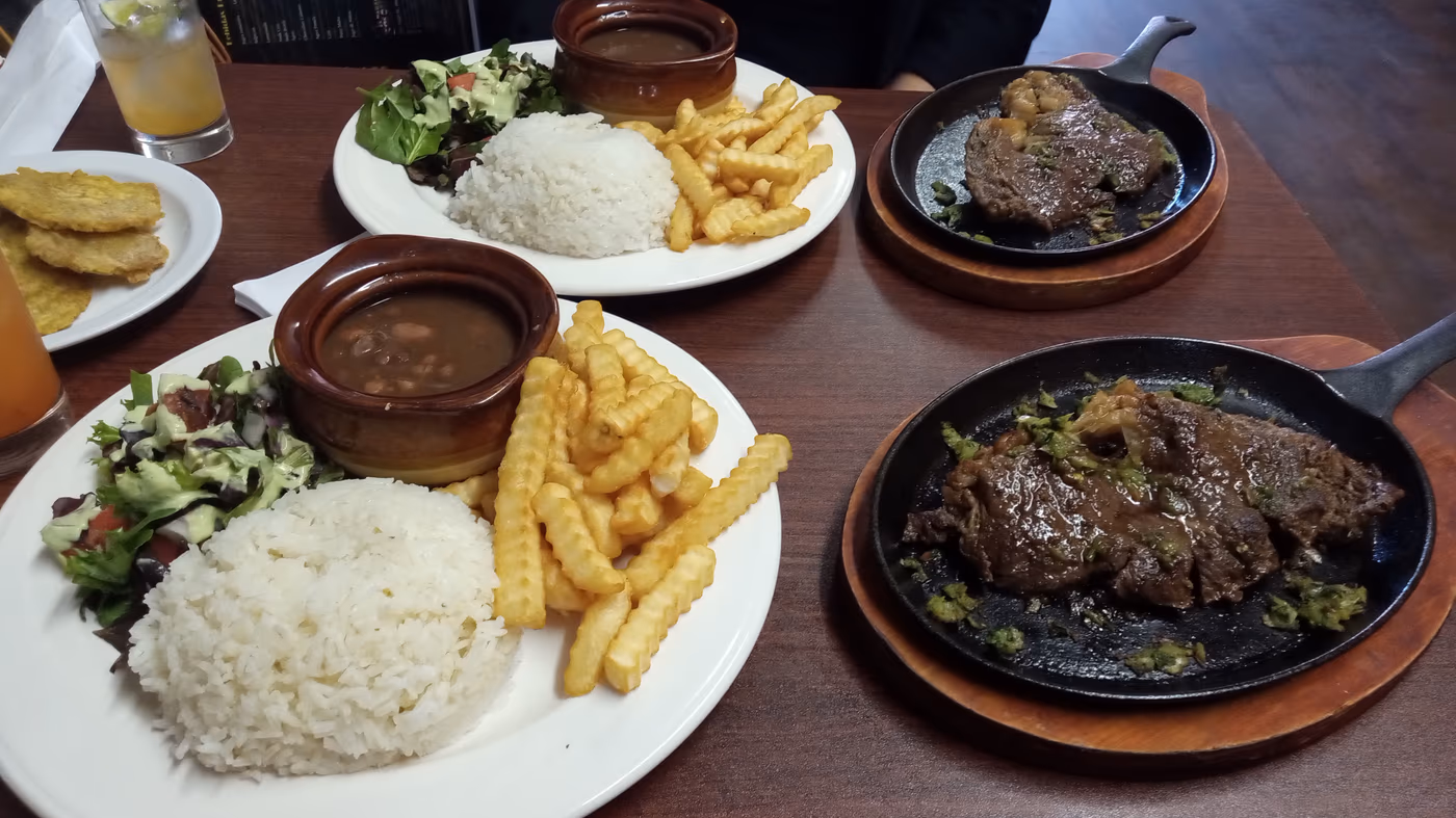 El Paraiso Colombiano | Restaurant and Bar photo 2