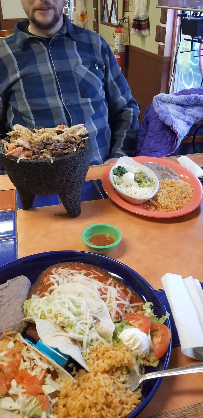El Pique Family Restaurant photo 4