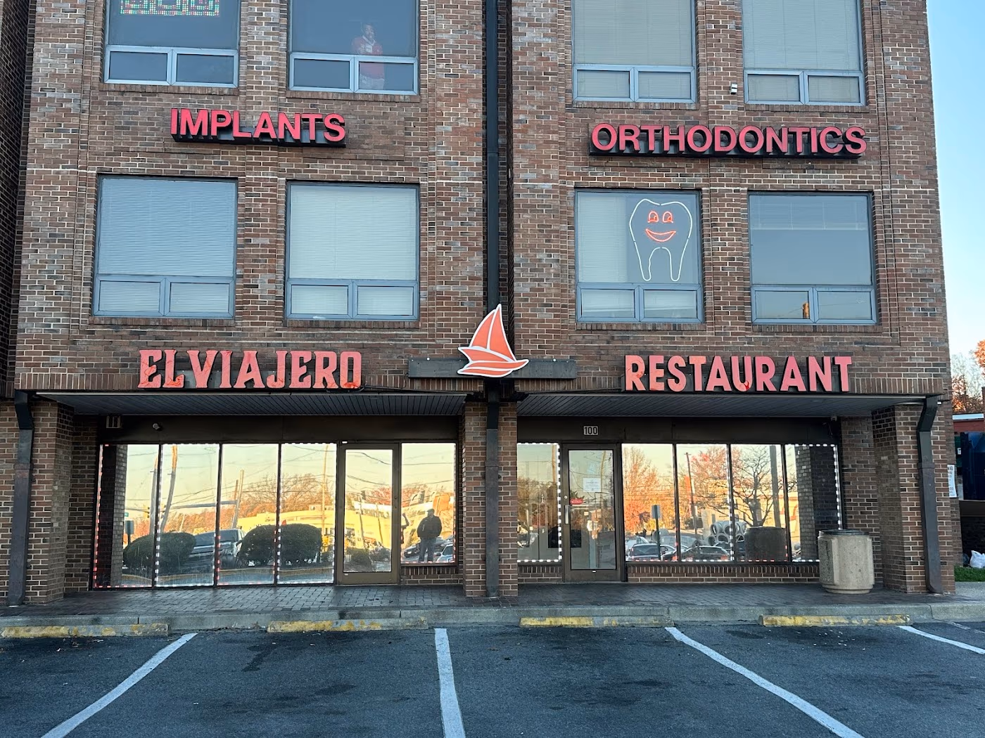 El Viajero Restaurant, Salvadoran Kitchen