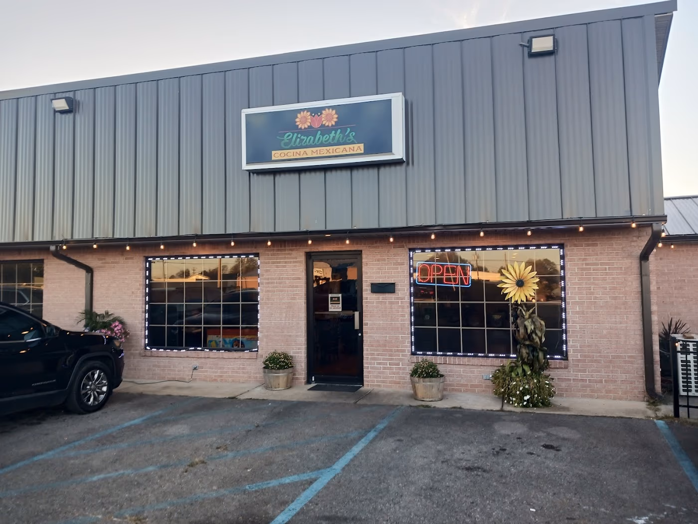 Elizabeth's Cocina Mexicana & Bar photo 2