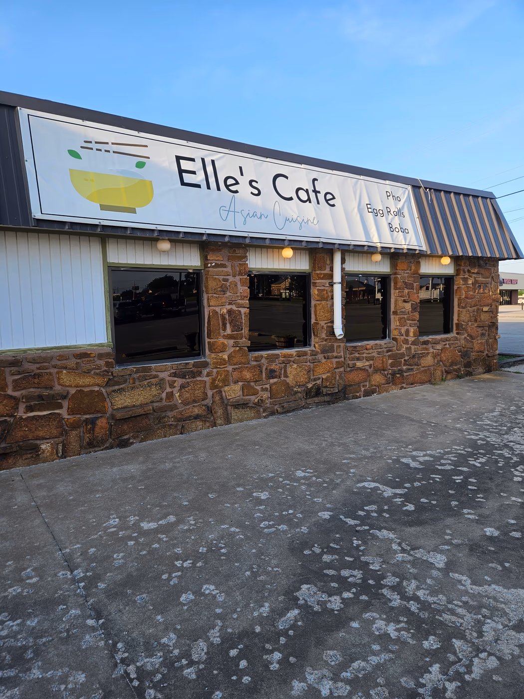 Elle's Cafe Asian Cuisine photo 2