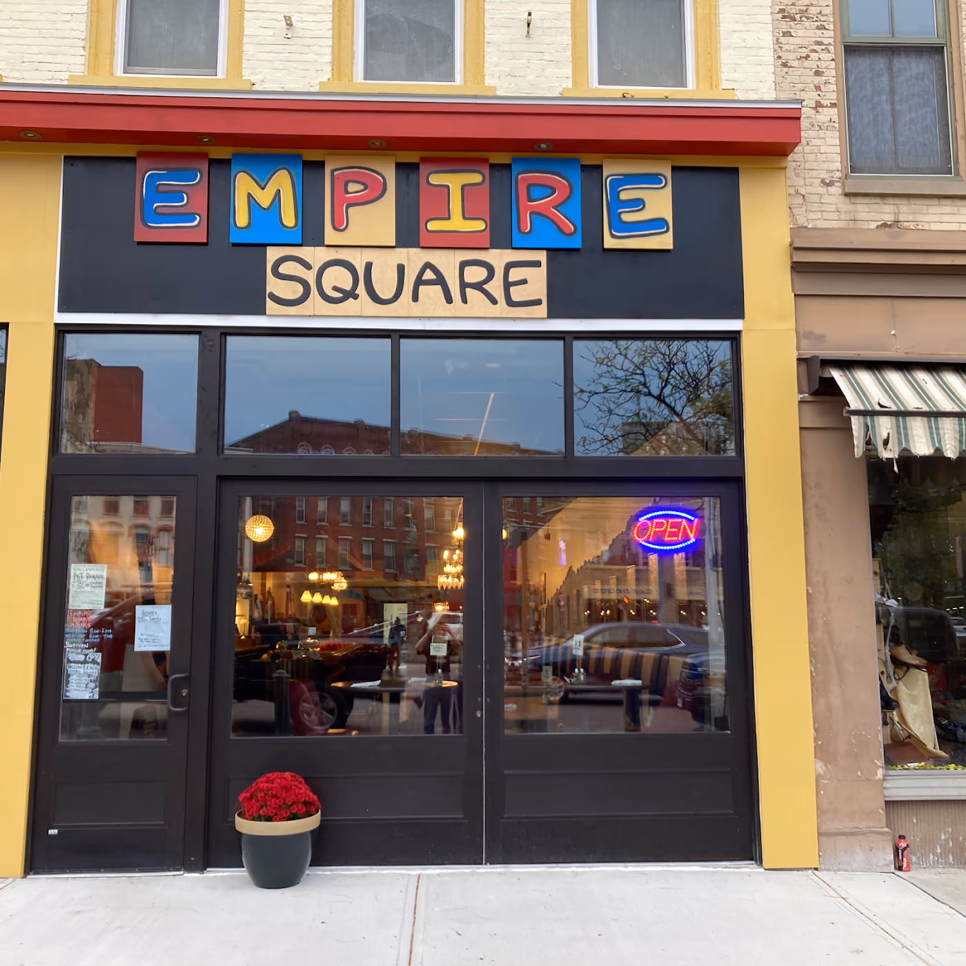 Empire Square photo 2