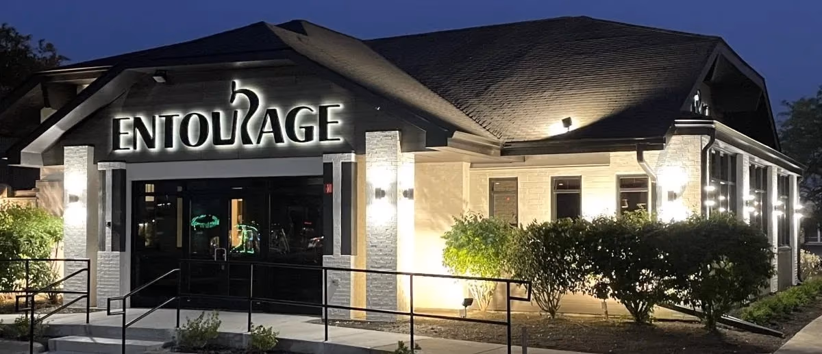 Entourage Naperville photo 3