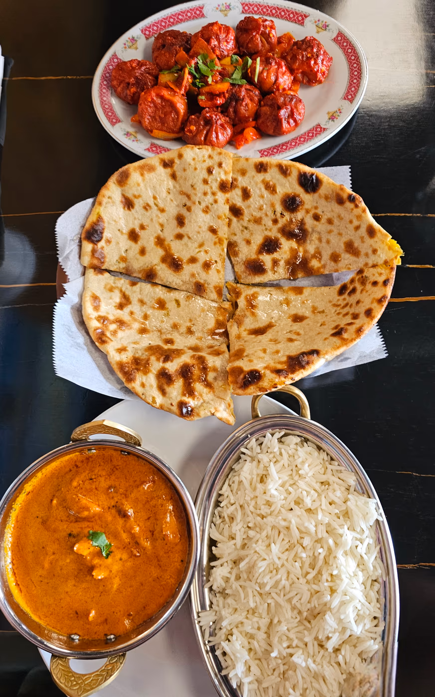 Everest kitchen photo 2
