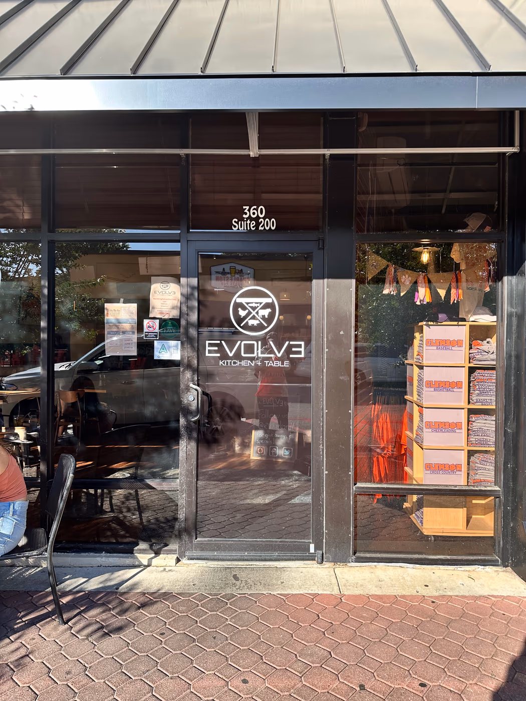 Evolve Kitchen + Table