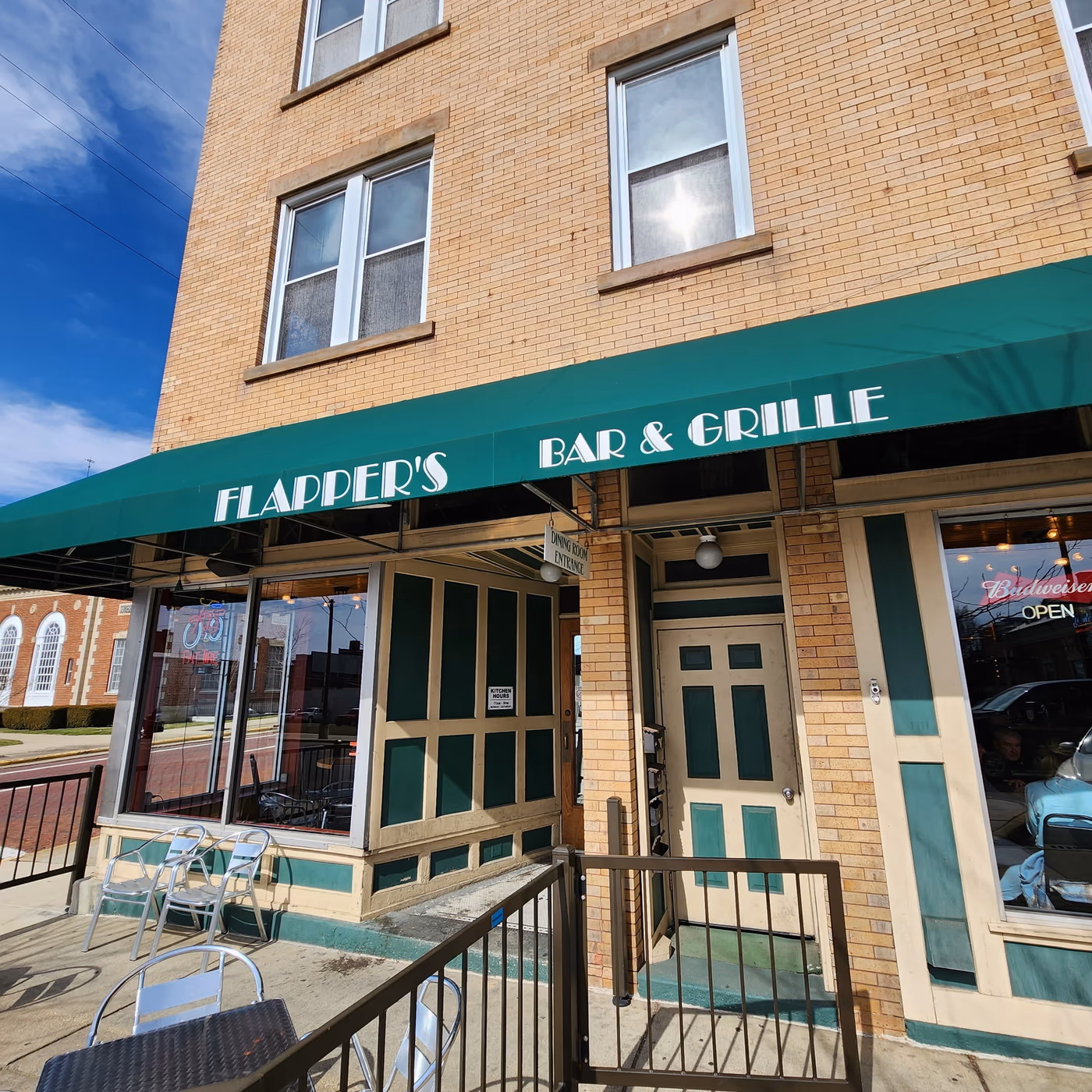 Flappers Bar and Grille