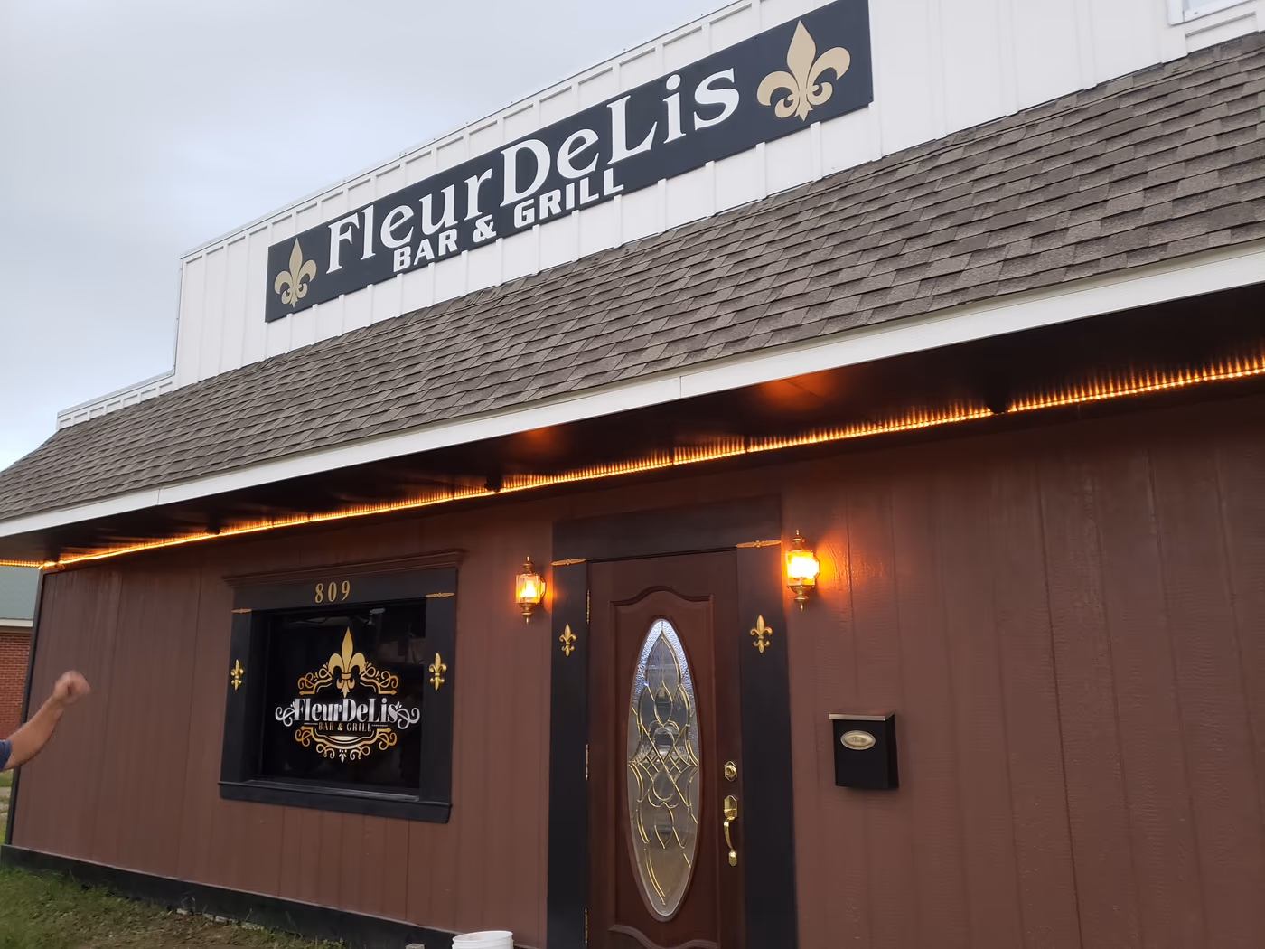 Fleur De Lis Bar & Grill