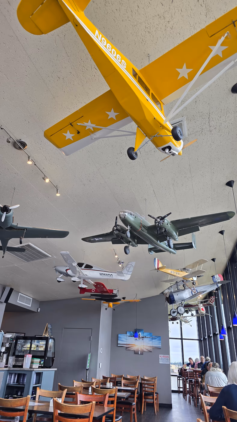 Flight Deck Restaurant & Lounge