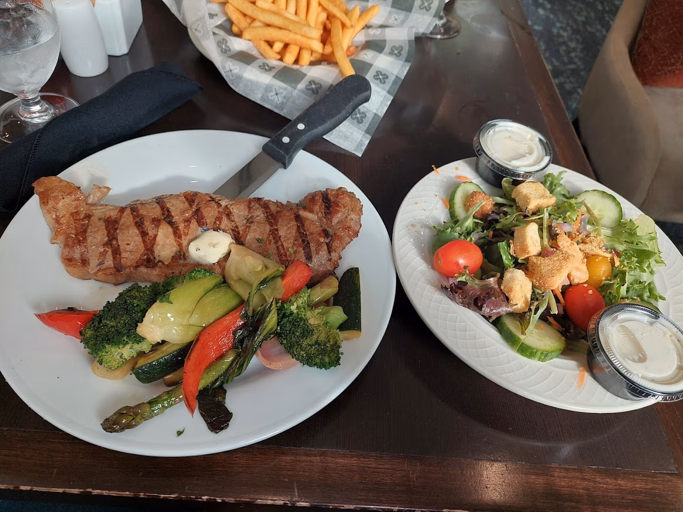 Garden Grille & Bar at Hilton Garden Inn Auburn Riverwatch photo 3