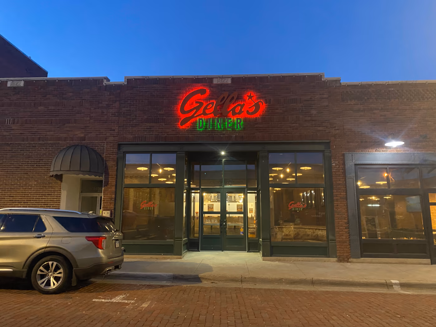 Gella's Diner and LB Brewing photo 3