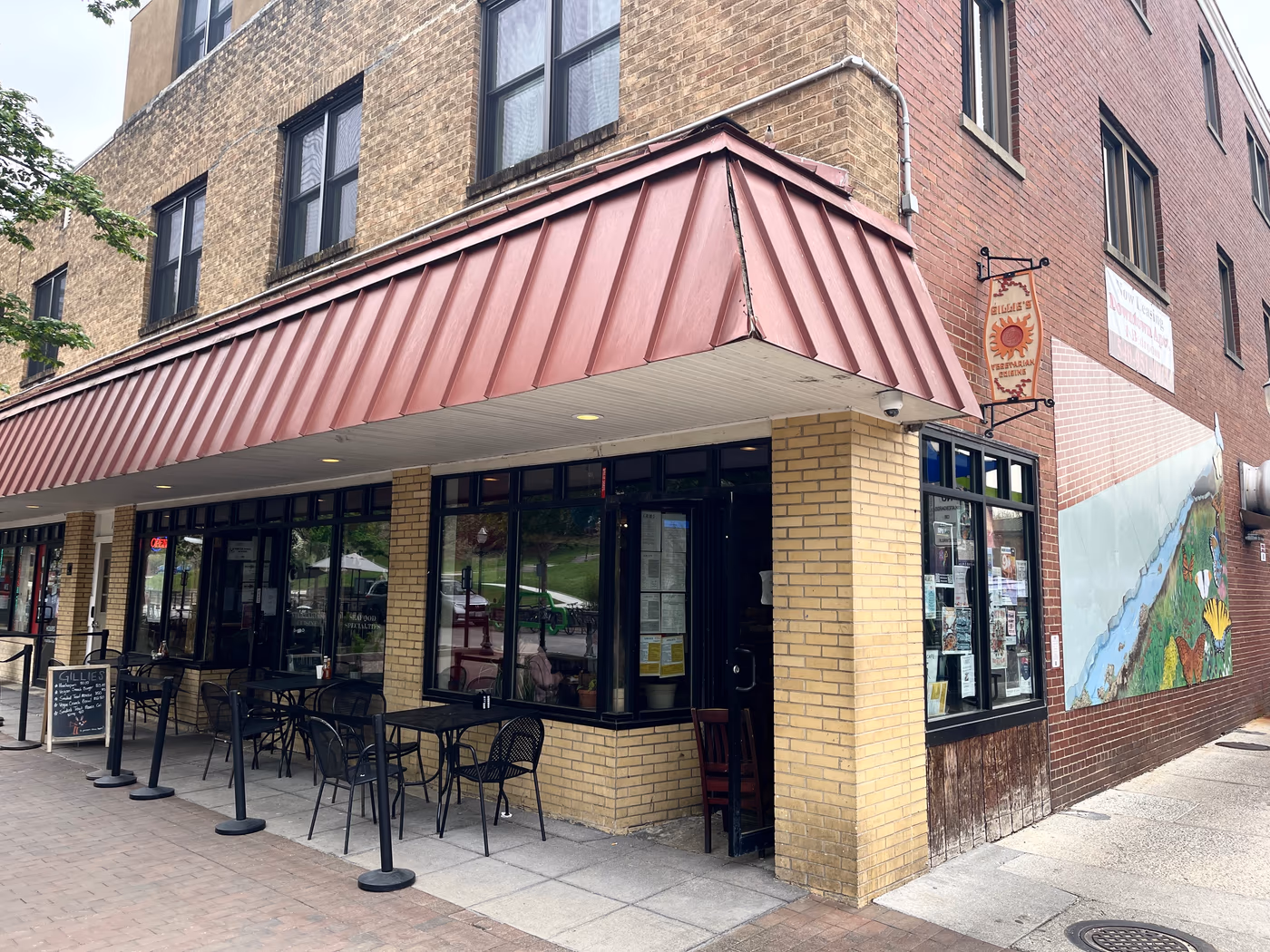 Gillie's Inc