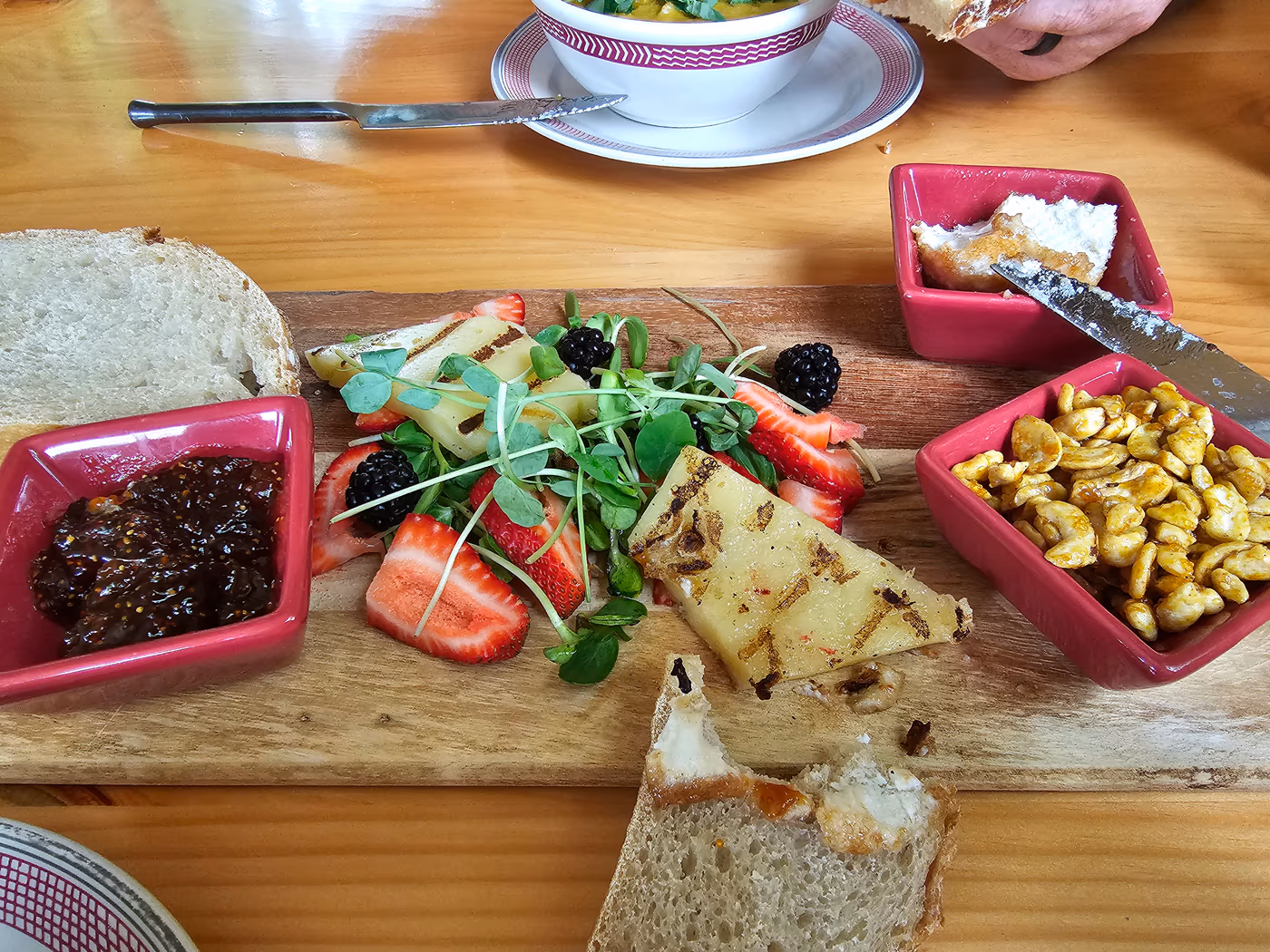 Good Natured Market & Vegetarian Cafe photo 2