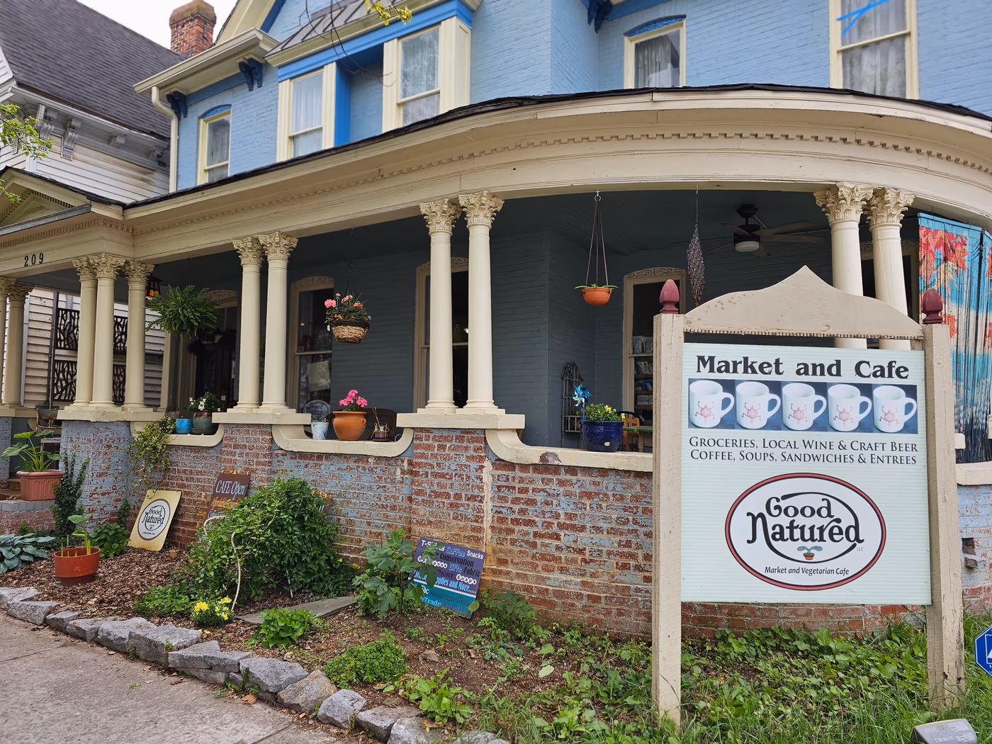 Good Natured Market & Vegetarian Cafe photo 3