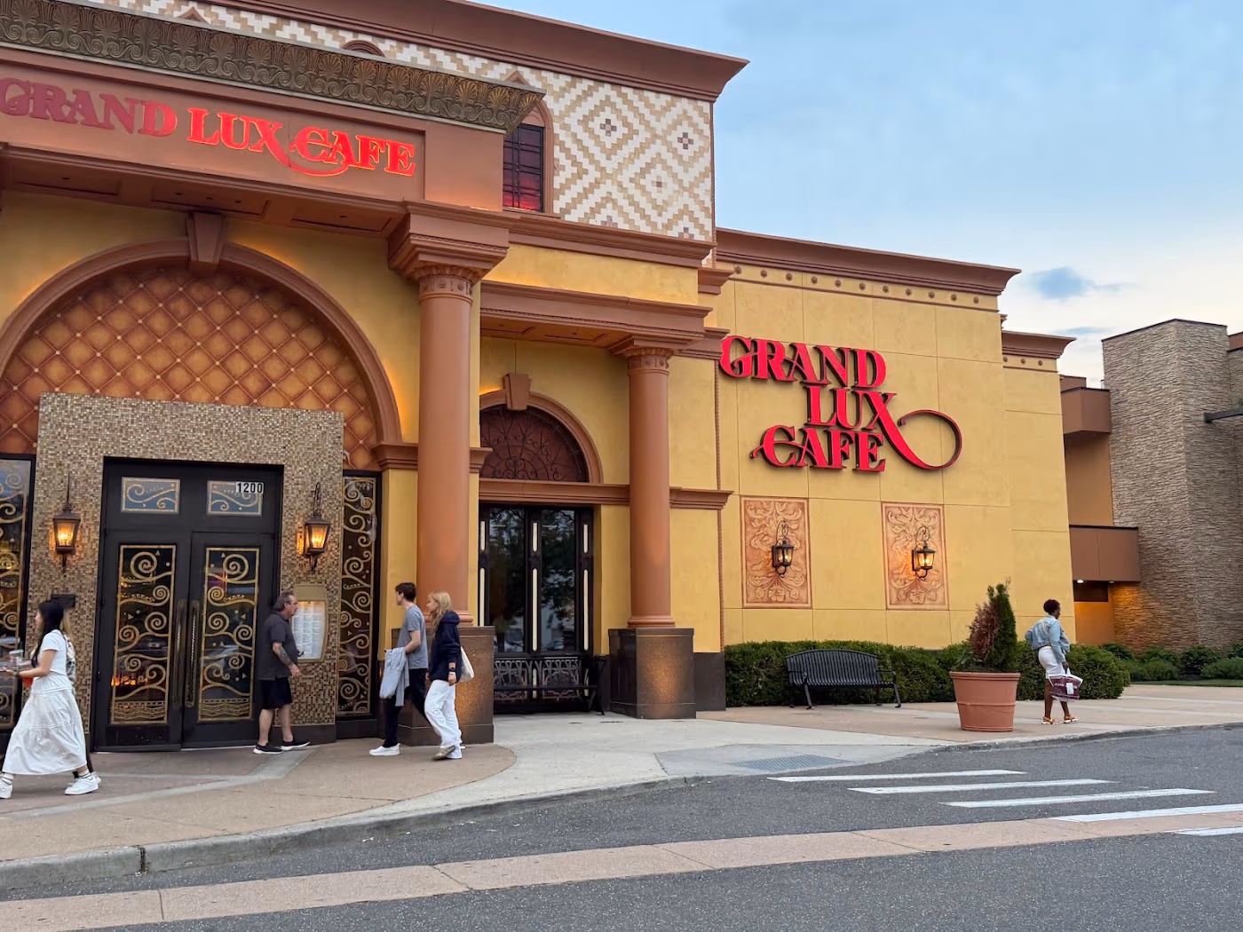 Grand Lux Cafe