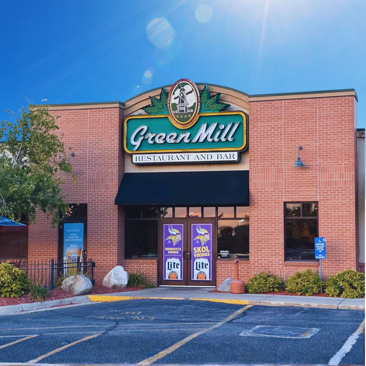 Green Mill Restaurant & Bar