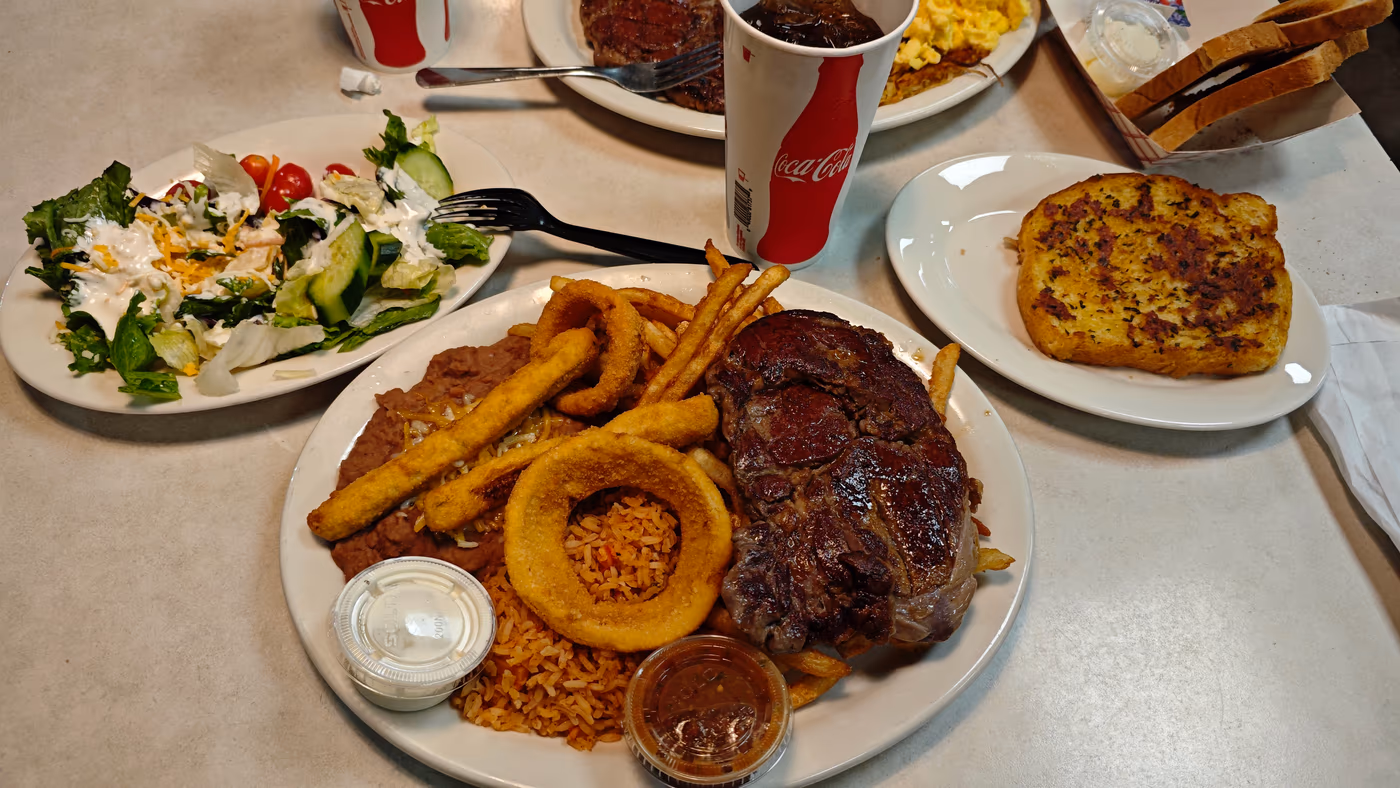 Gus Jr. Restaurant photo 2